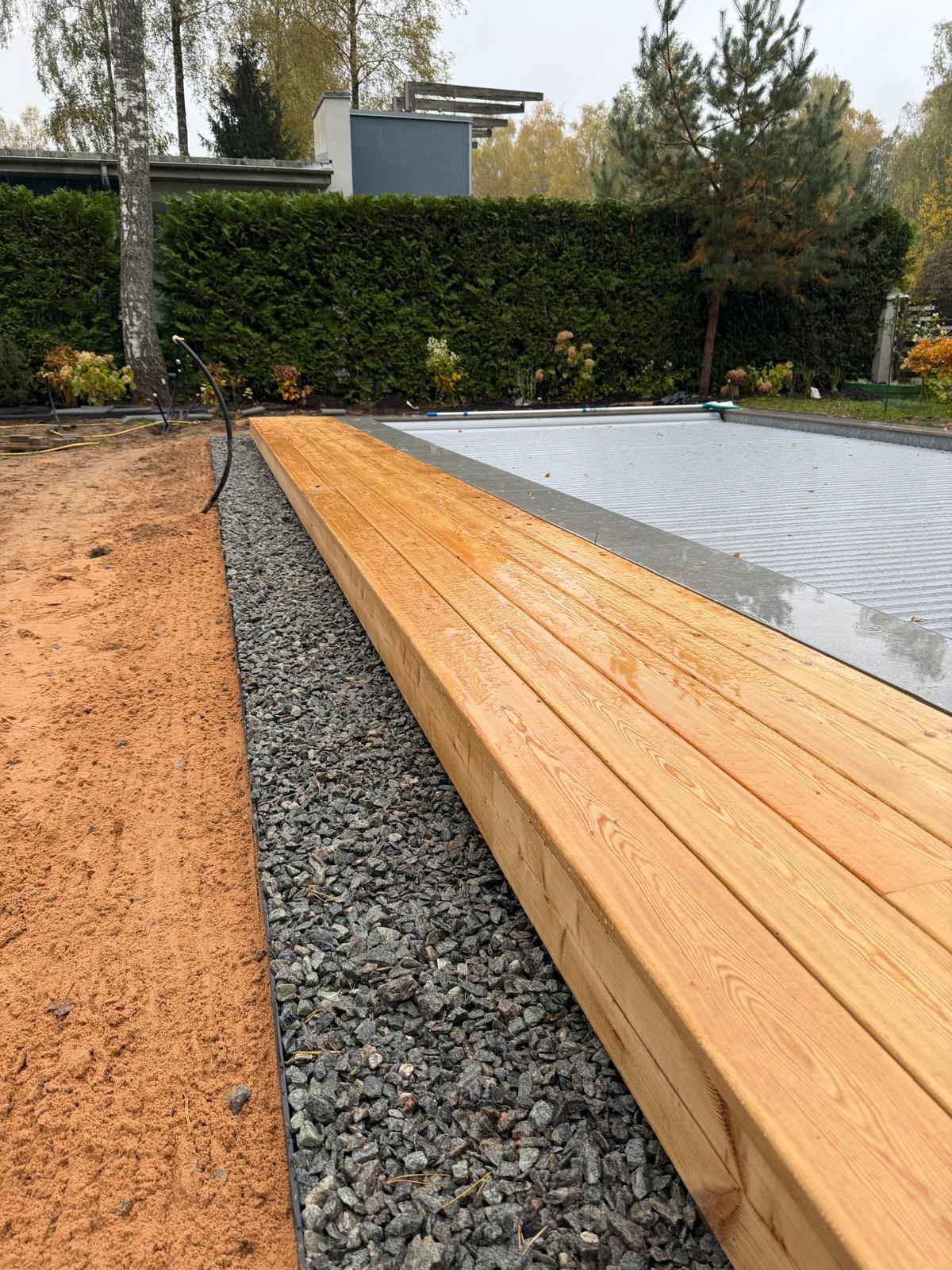 Iegremdējamās baseinu žalūzijas